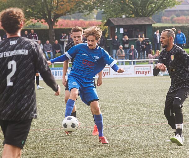 Der TSV Enzweihingen (schwarze Trikots) hatte gegen den TSV Bönnigheim keine Chance.