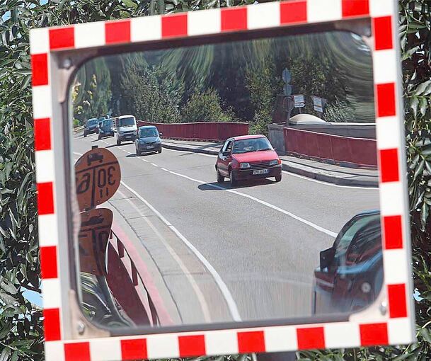 Einen Verkehrsspiegel vermisst eine Bürgerin an der Einmündung der Forst- in die Hauptstraße in Rielingshausen.