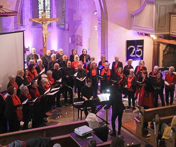 Der Chor Opus 3 bei seinem Konzert in der Peterskirche.
