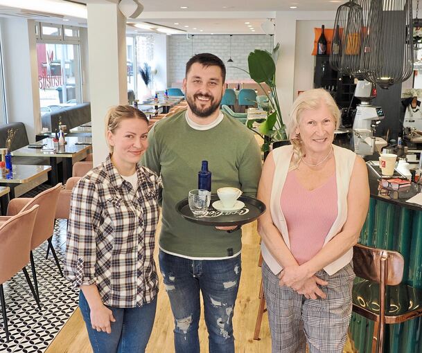 Soul of Balkan im Nedelja: Igor Dimitrijevic mit seiner Frau Jelena und der Köchin Senada Hodcic (rechts).
