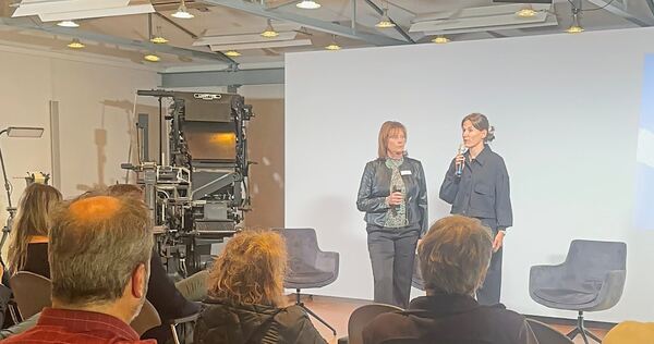 Immo-Talk mit LKZ-Anzeigenleiterin Anja Deters (links) und Pflugfelder-Geschäftsführerin Isabella Blättermann. Immo-Talk mit LKZ-Anzeigenleiterin Anja Deters (links) und Pflugfelder-Geschäftsführerin Isabella Blättermann.