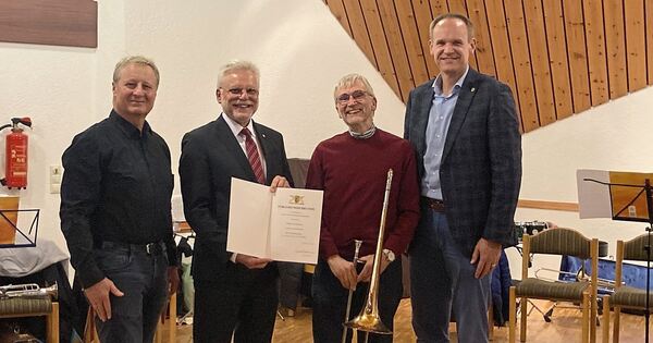 Dieter-Arzt-45-Jahre-im-Dienst-des-CVJM-Posaunenchors-Heimerdingen