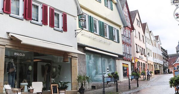 Die Boutique „Seelengold“ in der Kirchstraße zieht um in die ehemalige Buchhandlung Beurer nebenan.