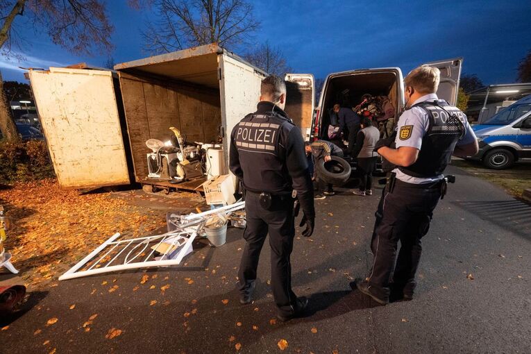 Polizei kontrolliert mutmaßliche Sperrmüll-Diebe