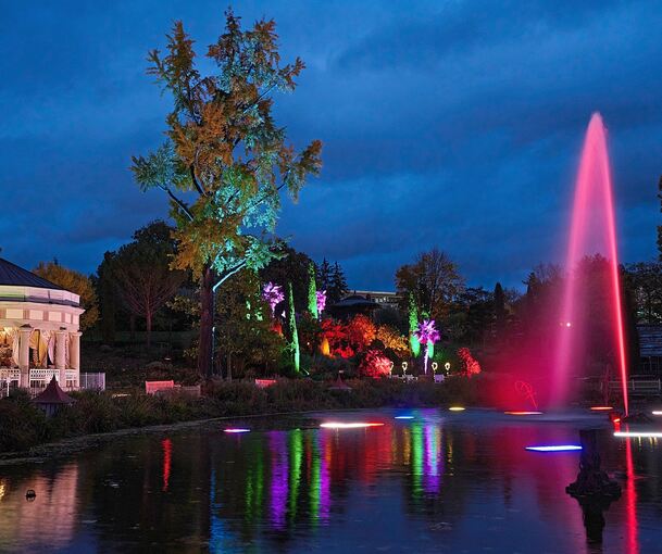 Auch der Schüsselesee wird mit Lichtern illuminiert.