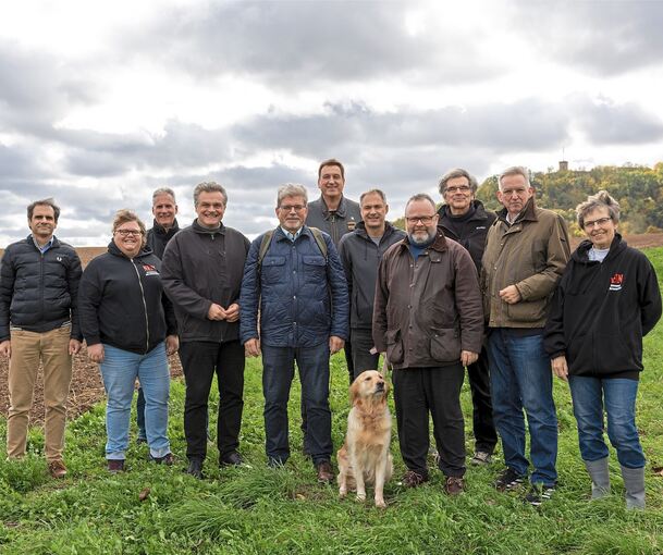 Mitglieder der Bürgerinitiative haben nach der abgelehnten Petition von Christian Eiberger und Martin Berhard Vertreter der FDP aus Land, Region und Kreis getroffen, darunter Christian Jung (mit Hund) aus dem Petitionsausschuss.