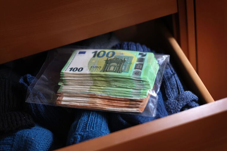 Euro-Bargeld in Schublade Euro-Bargeld in Schublade
