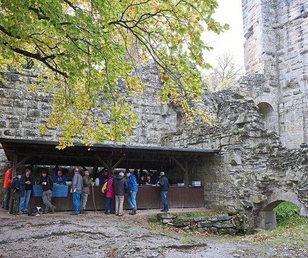 Hobby-Archäologen auf der Burg Blankenhorn.