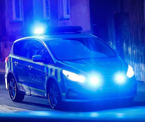 Mehrere Polizeistreifen und ein Hubschrauber suchten erfolglos nach den Erpressern. Mehrere Polizeistreifen und ein Hubschrauber suchten erfolglos nach den Erpressern.