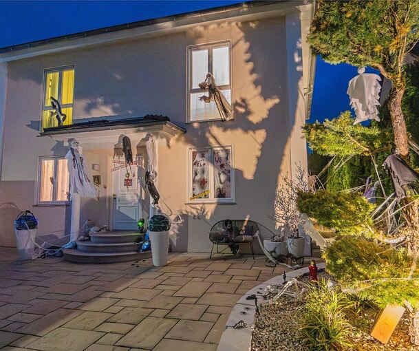 Süßes sonst gibts Saures: Wer traut sich, in den Vorgarten der Schauergestalten?