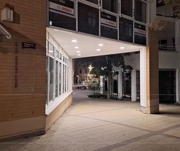 Der Übergang vom Solitudeplatz zum Synagogenplatz wird jetzt besser ausgeleuchtet.