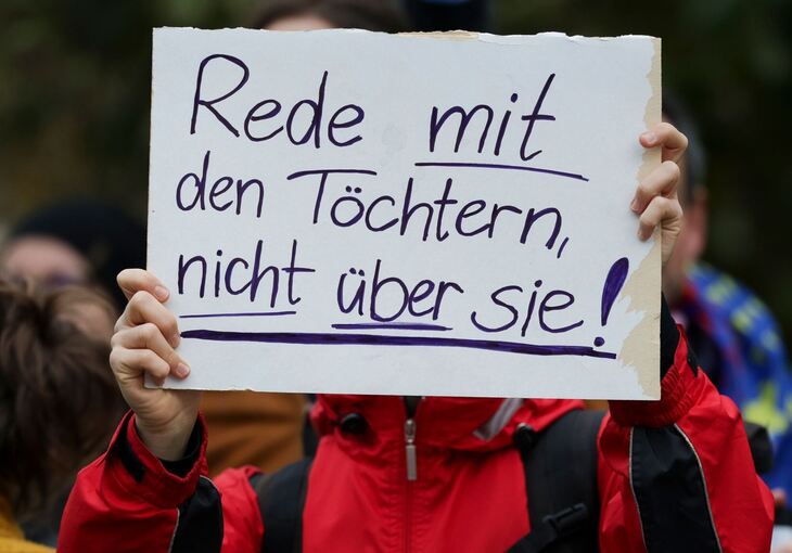 Antrittsbesuch des Bundeskanzlers in Sachsen - Demonstration Antrittsbesuch des Bundeskanzlers in Sachsen - Demonstration