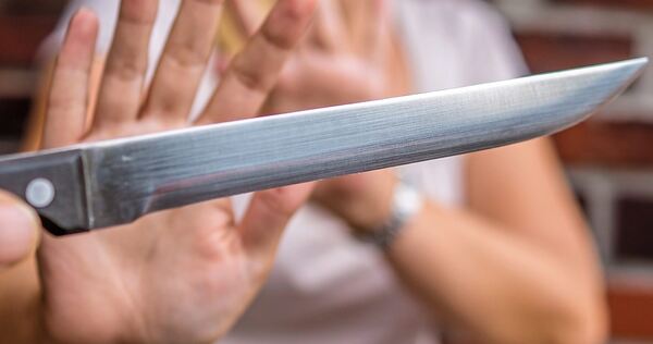 Die Zahl der Messerangriffe ist 2025 zurückgegangen. 143 waren es im Landkreis dennoch. Die Zahl der Messerangriffe ist 2025 zurückgegangen. 143 waren es im Landkreis dennoch.