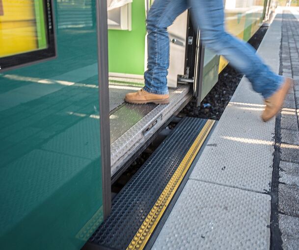 An der Haltstelle Rührberg kommt es zu einem Unfall. (Archivbild) An der Haltstelle Rührberg kommt es zu einem Unfall. (Archivbild)