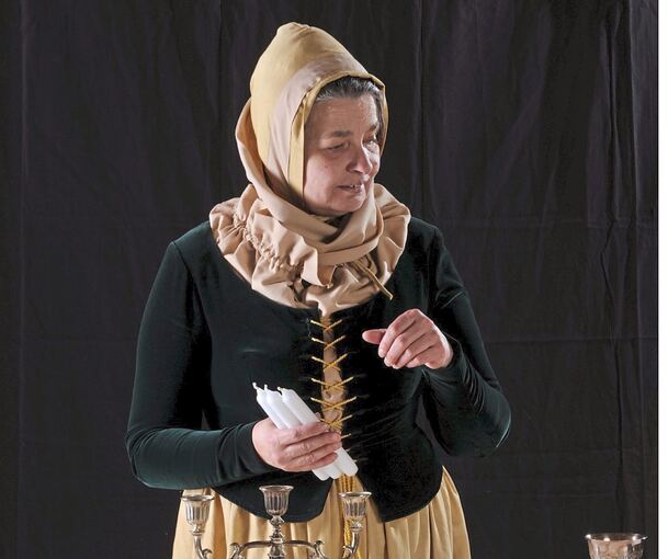 Monika Bugala als Lutherin.