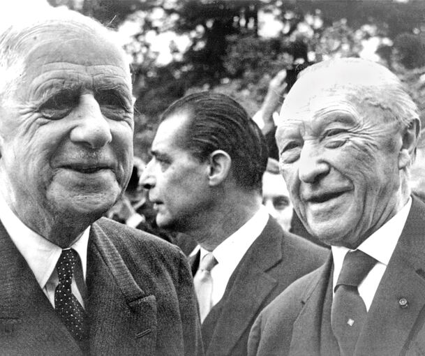 Aus Feinden werden Partner: Konrad Adenauer (re.) und Charles de Gaulle – hier im Juni 1965 in Bonn – legen den Grundstein für Freundschaft in Europa.