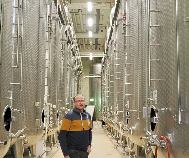 Nur eine von mehreren Reihen an Stahltanks, die Immanuel Gröninger, Vorstandsvorsitzender der Bottwartaler Winzer, veräußert hat.