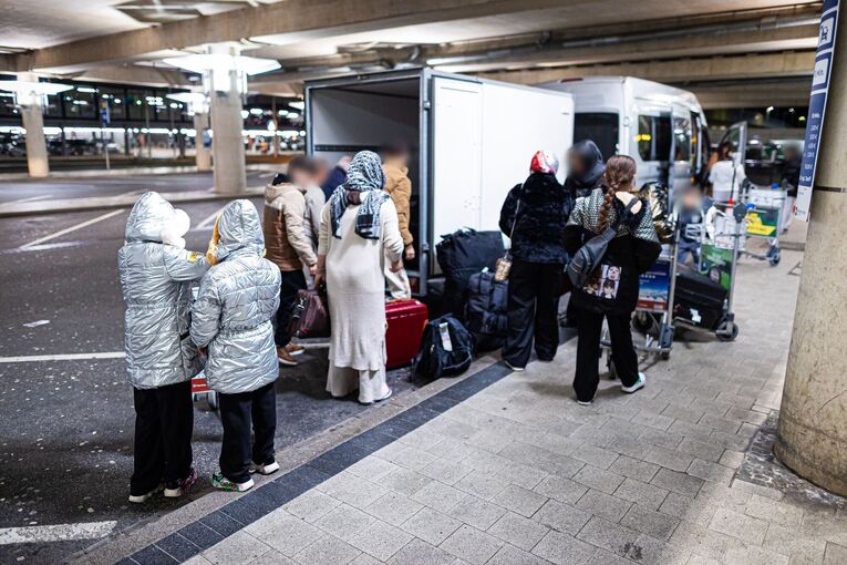 Flughafen Hannover - Ankunft Afghanen mit Aufnahmezusage