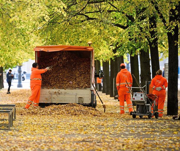 Öffentliche Plätze werden von der Stadt gereinigt. Das gilt aber nicht unbedingt für Gehwege mit Anliegern.