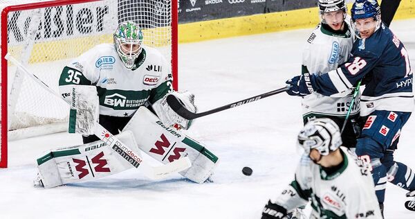 Gefordert ist die Steelers-Abwehr um Keeper Olafr Schmidt und Arne Uplegger.