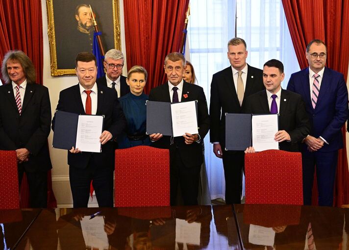 Rechtsbündnis in Tschechien unterschreibt Koalitionsvertrag