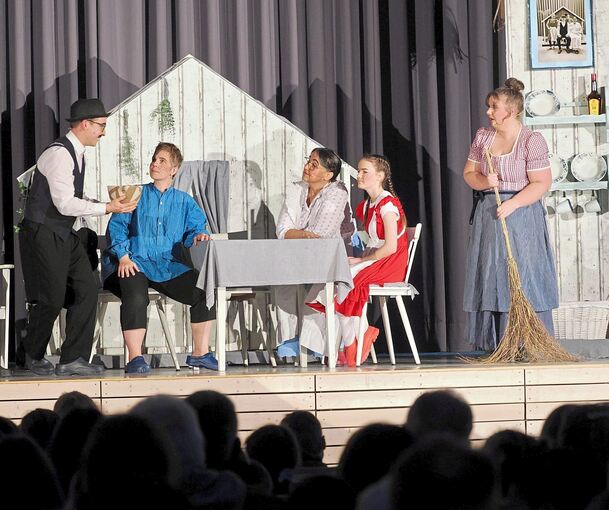 Die Bühne in Walheim verwandelt sich ins Zuhause von Michel aus Lönneberga und seiner Familie.