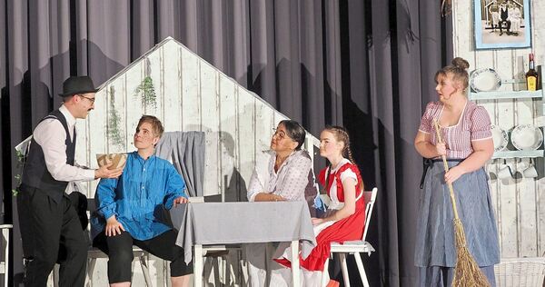 Die Bühne in Walheim verwandelt sich ins Zuhause von Michel aus Lönneberga und seiner Familie.