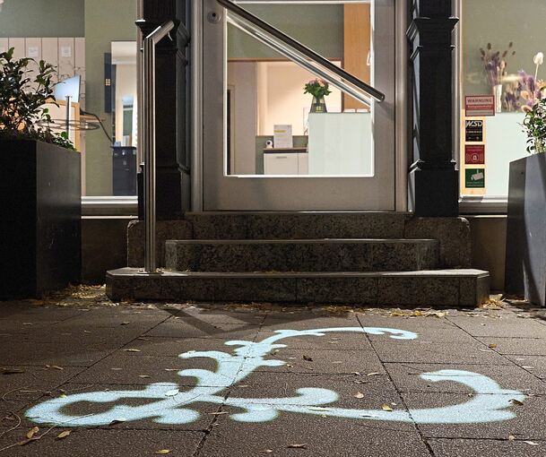 Vorreiter: Das barocke L vor Brillen-Mosqua in der südlichen Myliusstraße ist ein echter Hingucker.