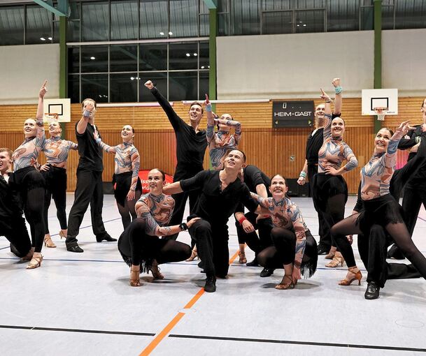 Die Latein-Formation des TSC Residenz präsentiert ihre Choreografie für die DM.