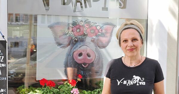 V-Bandits und Lisa Bakavos: Nach zwei Monaten Pause sind sie wieder vereint.