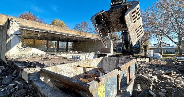 Der Bagger tut sein Werk.