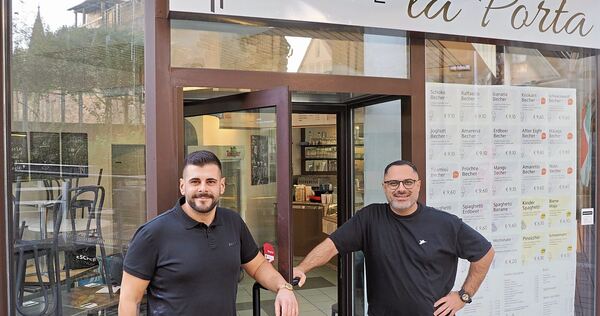 Giuseppe Amendola (links) und Davide de Paola schließen das Marbacher Eiscafé „La Porta“ und versuchen ihr Glück im Nachbarort.