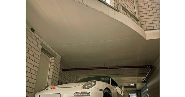 Porsche stürzt in Lüftungsschacht: „Garage entspricht den ...