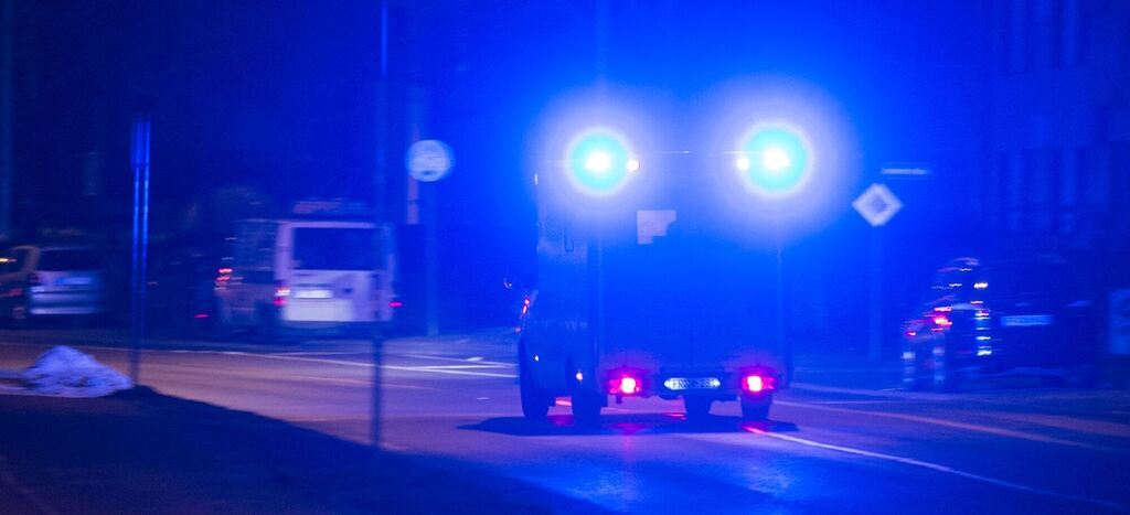 Rettungswagen mit Blaulicht Rettungswagen mit Blaulicht