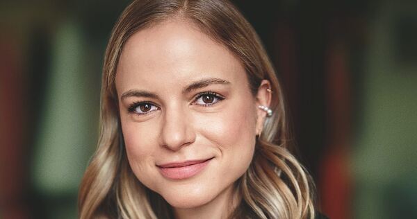 Julia Engelmann eröffnet die „Wort Welten“ 2025 mit ihrer Lesung „Himmel ohne Ende“.