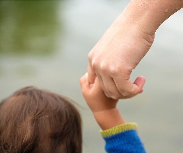 Mehr als 355.000 Kinder in Baden-Württemberg sind von Armut betroffen.