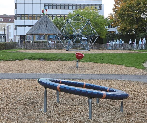 Ist die Fläche am Rathaushof groß genug für Garten der Religionen, burkinisches Dorf und Spielplatz? Die Stadt steigt jetzt in eine neue Planung ein.