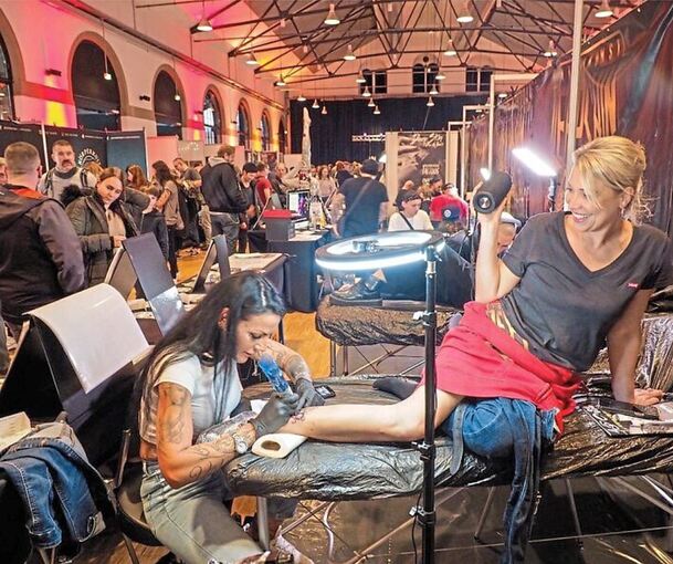 Am Wochenende geht es den Besuchern in der Reithalle buchstäblich unter die Haut.