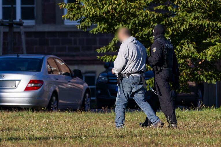 Waffenfund nach Festnahmen in Berlin