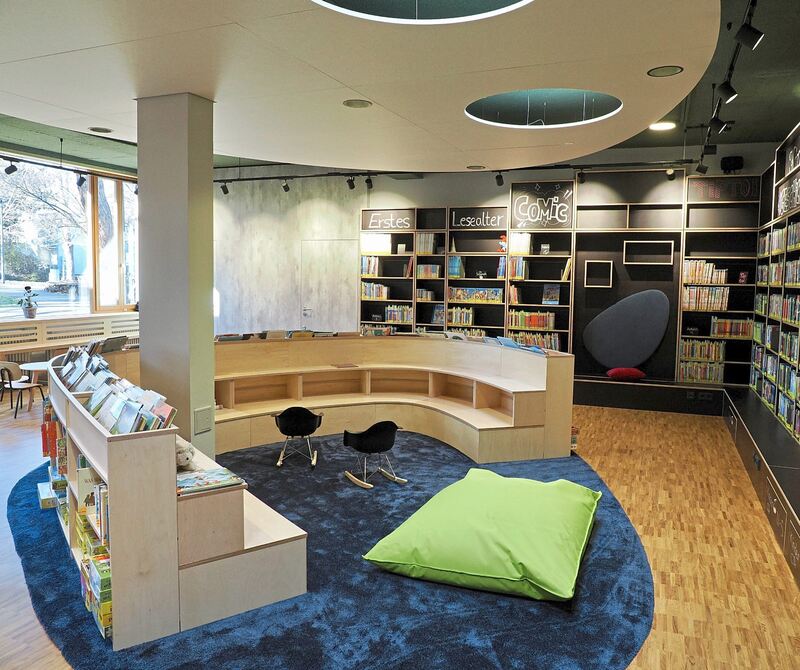 Modern gestaltete Leseinsel.