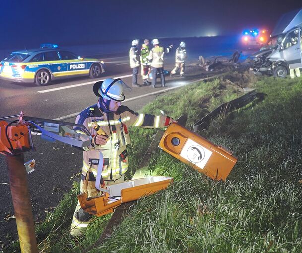 Die Notrufsäule wurde bei dem Unfall komplett zerstört. Die Notrufsäule wurde bei dem Unfall komplett zerstört.