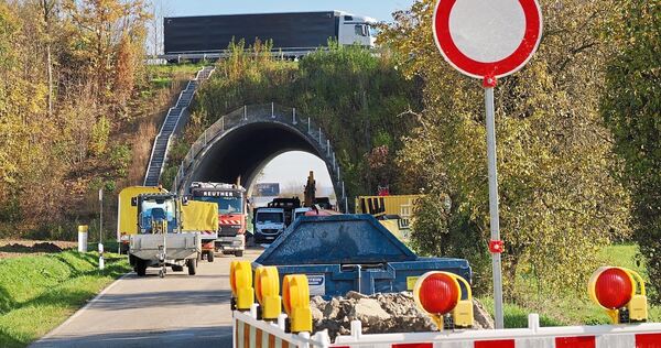 Die Sperrung des A81-Durchlasses bei Höpfigheim dauert noch bis Anfang Dezember.
