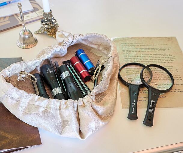 Wer hat Herzog Karl Alexander getötet? Der Frage gehen die Detektive im Attikageschoss des Residenzschlosses auf die Spur.