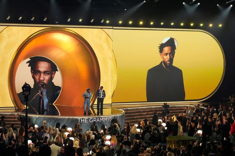 Kendrick Lamar bei den 67. Grammy Awards. Kendrick Lamar bei den 67. Grammy Awards.
