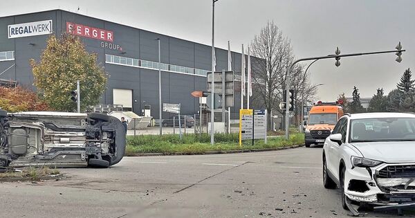 Vorfahrt-geklaut-Audi-Fahrer-verursacht-Unfall-auf-Kreuzung-in-M-nchingen