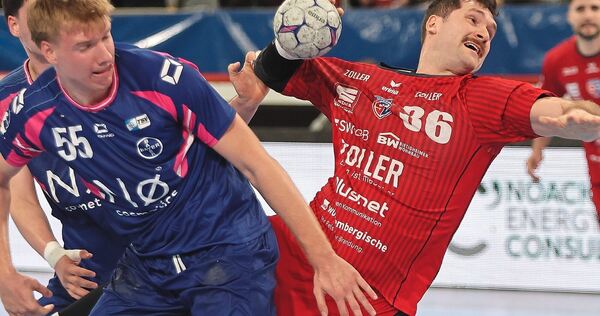 Kaum zu stoppen: Bietigheims Jonathan Fischer setzt sich gegen zwei Gegenspieler durch.