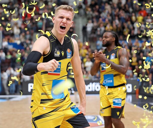 Genießt den zähen Basketballabend: Riesen-Guard Johannes Patrick.