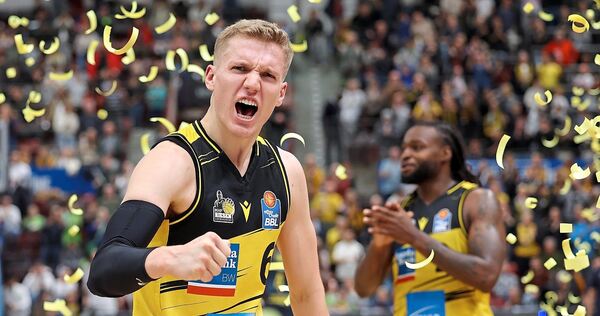 Genießt den zähen Basketballabend: Riesen-Guard Johannes Patrick.