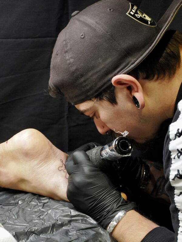 Auch die Archillesferse kann ein Tattoo vertragen.