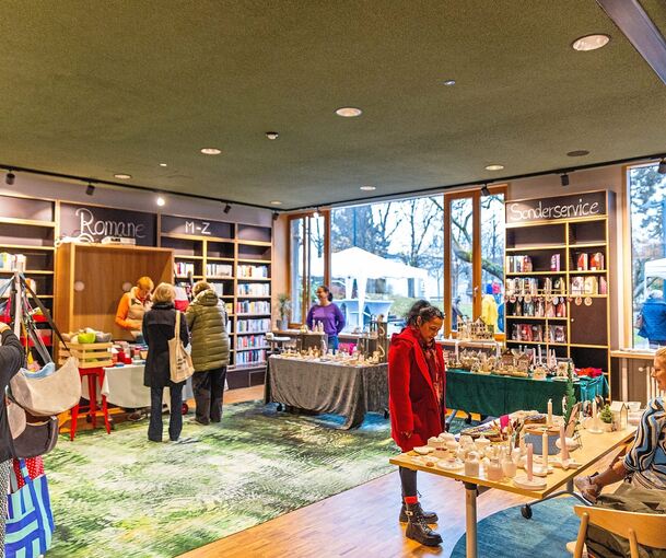 Der Hobby-Kunstmarkt in der neu gestalteten Zweigstelle.